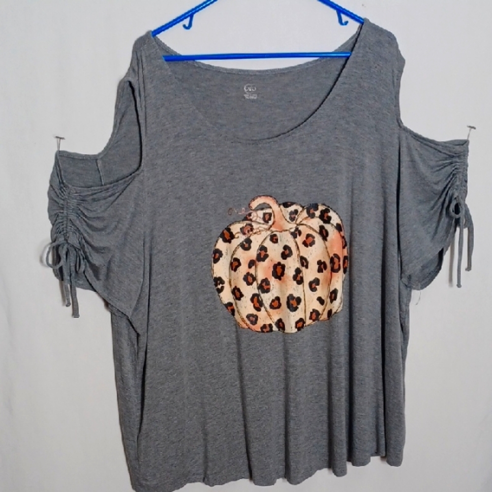 Cato Gray Cold Shoulder Top with Leopard Pumpkin